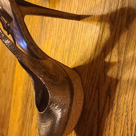 Jessica Simpson heels metallic silver size 9 - Picture 4 of 4
